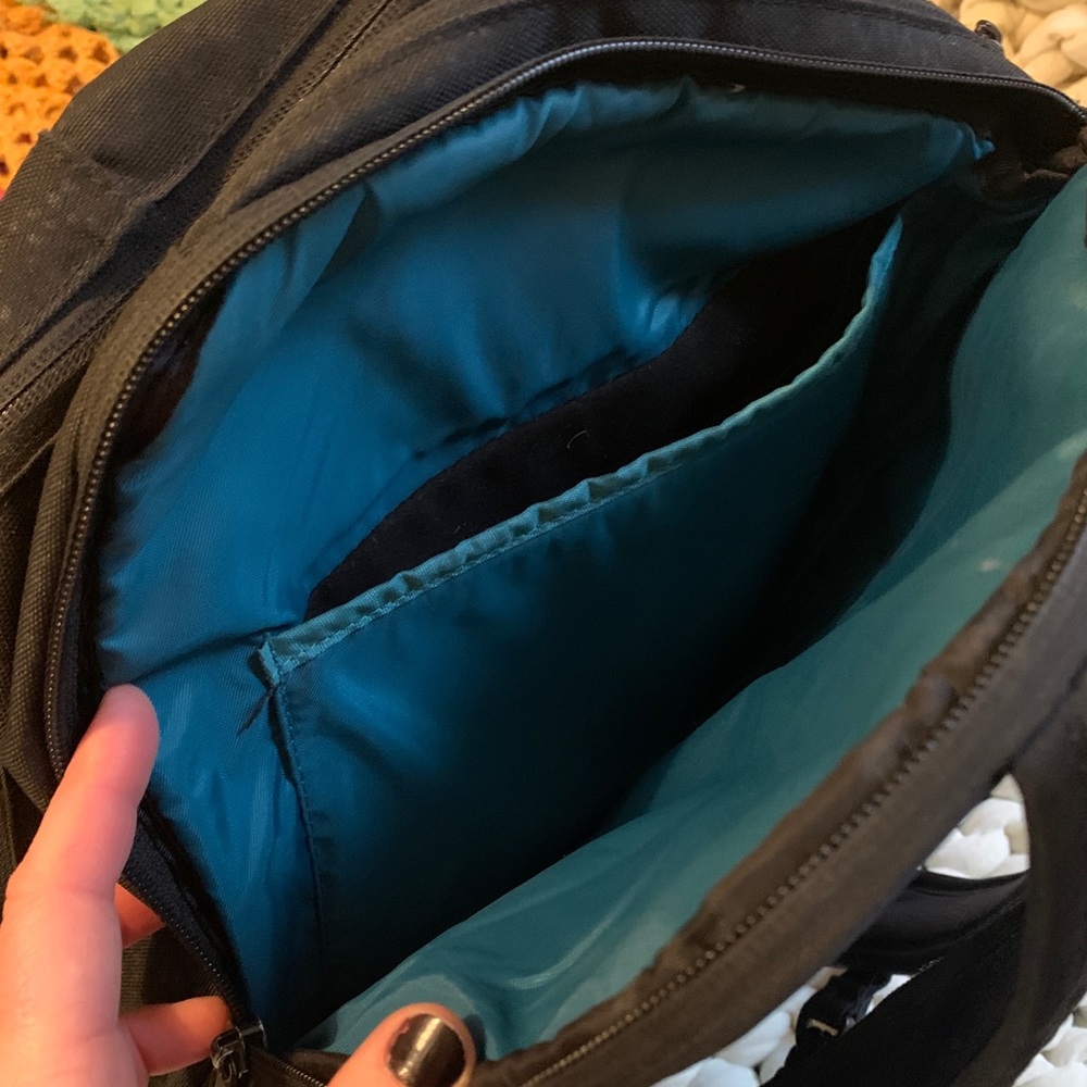 Dakine Backpack - Picture 3 of 4